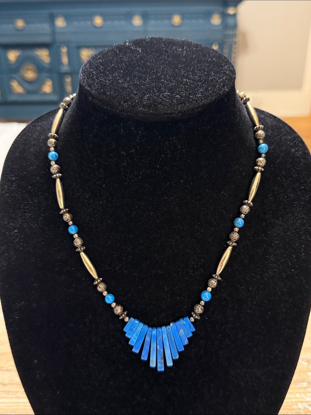 Vintage Southwestern Silver Tone Turquoise Blue Beaded Pendant Necklace
